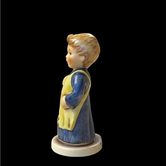 Hummel figurine #1222 3 5/8” Garden Treasures - Picture 4 of 7